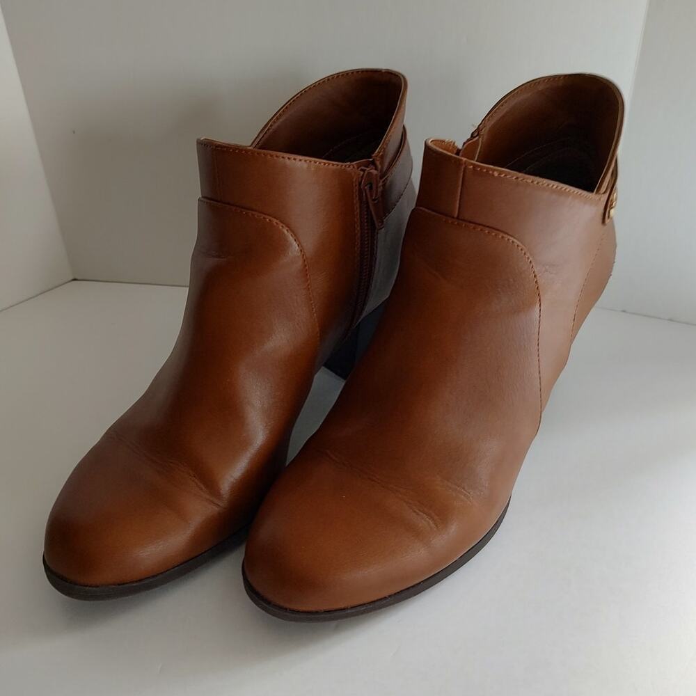 Giani Bernini Abalina Brown Faux Leather Side Zip Ankle Boots Size 8.5 Tiny Flaw